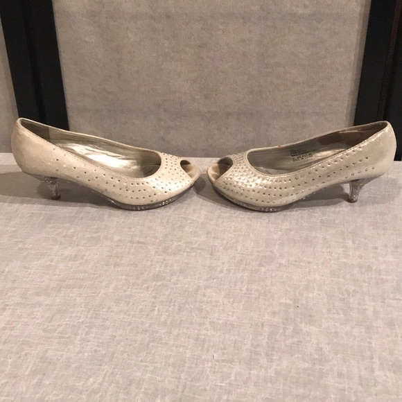 Silver Slipper shimmery silver clear bottom & heel - Picture 3 of 8